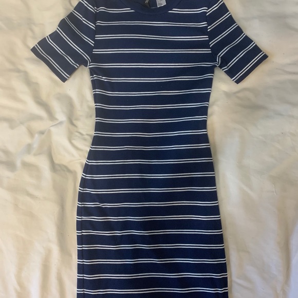 Blue and white dress - Picture 3 of 4